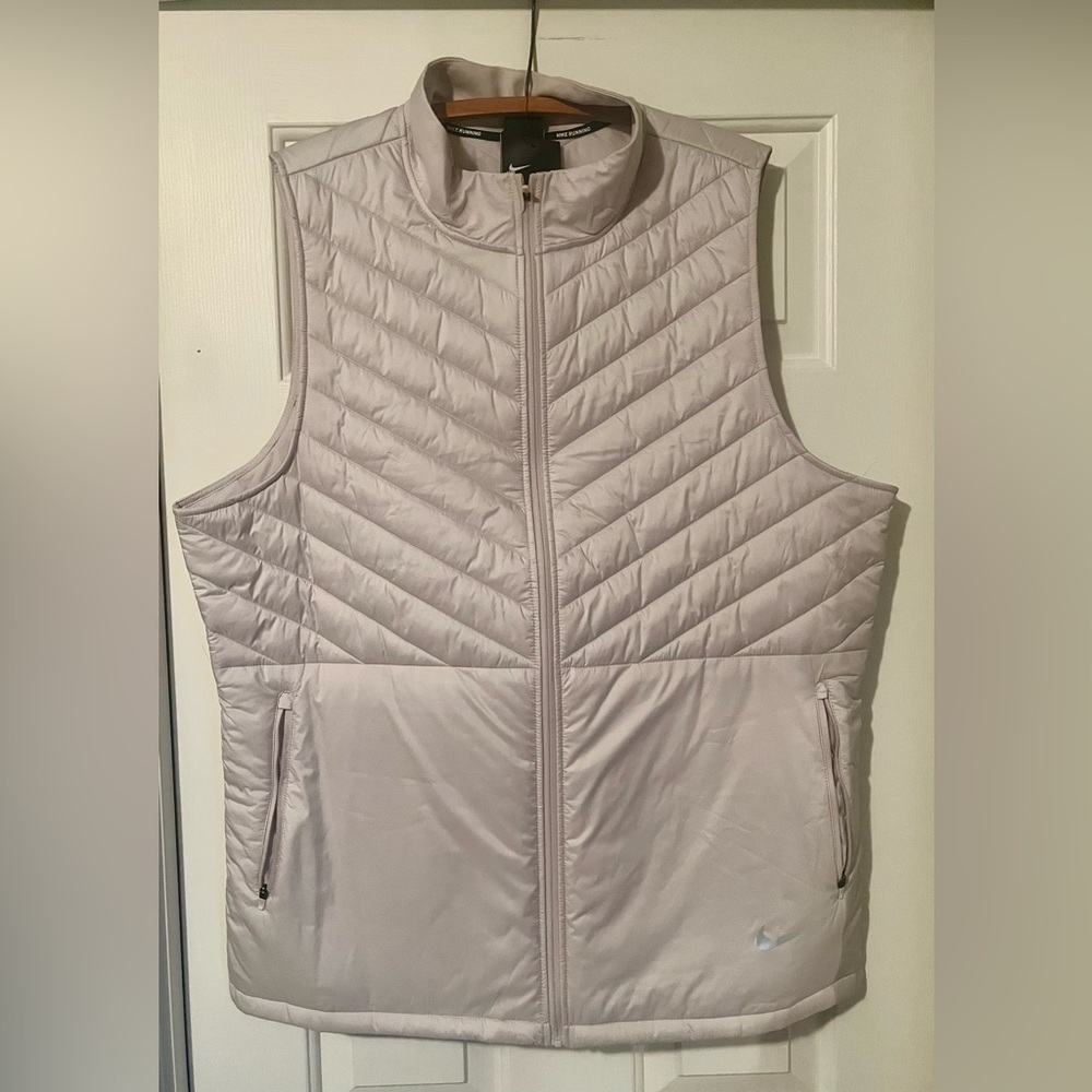 Nike men’s Quilted Vest in Light Gray